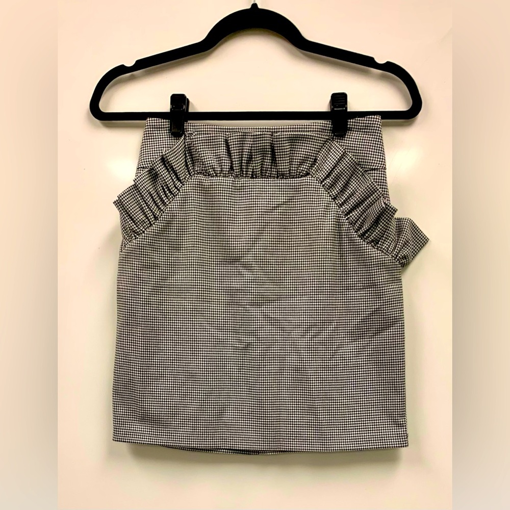 Woman’s H&M black and white mini skirt